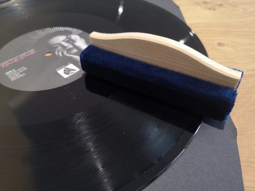 Brosse-tampon en velours et bois pour disque vinyle